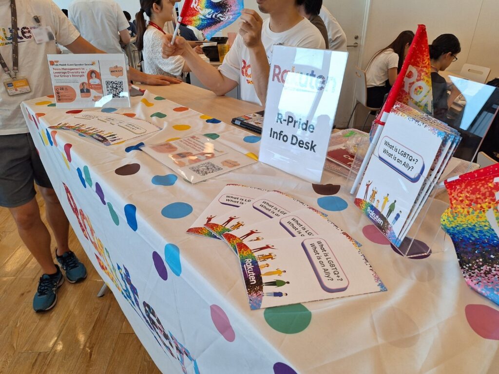 本社カフェテリアにてインフォメーションデスクをを開催したときの様子